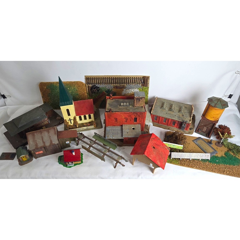 HO Scale 1:87 Painted Building Lot Church Water Tower Factory House Fence